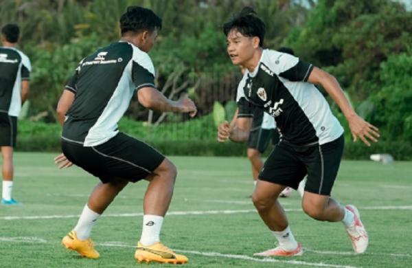 Timnas Indonesia TC di Bali Jadwal siaran langsung Timnas Indonesia di Piala AFF 2024 sudah dirilis. Saksikan perjuangan Garuda hanya di RCTI dan GTV. (Foto: X/@TimnasIndonesia)