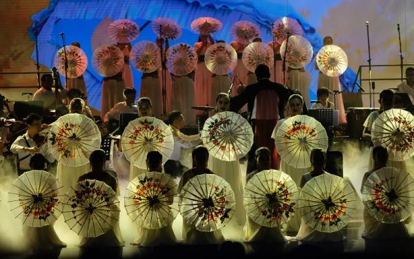 Batavia Madrigal Singers Female Batavia Madrigal Singers Female membawakan lagu Letter dari anime Violet Evergarden dalam Konser Symphonic Saga: Iconic Scores from Anime & Games. (Foto: Istimewa)