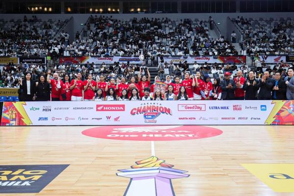 SMA 70 Jakarta Honda DBL Tim Putri SMA 70 Jakarta sebagai pemenang Juara Pertama Final Honda DBL Jakarta, di Indonesia Arena, GBK, Jumat (6/12/2024). (Foto: iNews Media Group/Aldhi Chandra Setiawan)