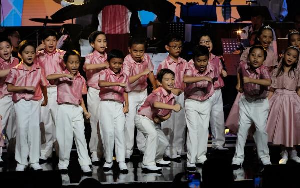 TRCC Serunai membawakan lagu dari anime Chibi Maruko-Chan dalam Konser Symphonic Saga: Iconic Scores from Anime & Games yang digelar Jakarta Concert Orchestra (JCO) di Studio RCTI+, Jakarta, Sabtu, 7 Desember 2024. (Foto: Istimewa)