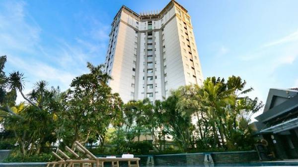  Java Paragon Hotel & Residence)