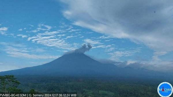 Pendakian ke Gunung Semeru Kembali Ditutup akibat Cuaca Buruk 