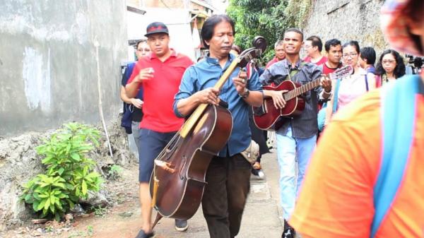 5 Tradisi Unik Natal di Indonesia, dari Meriam Bambu hingga Wayang Wahyu