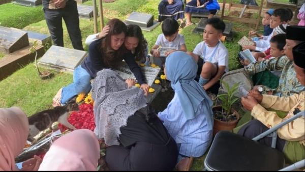 Tangis Tamara Tyasmara Pecah saat Rayakan Ulang Tahun Dante di Makam