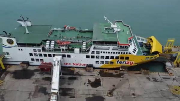 Kapal Feri bersandar di Pelabuhan Merak Banten, Sabtu (28/12/2024). (FotoL Iskandar Nasution).