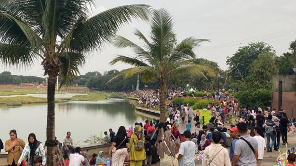 Air Mancur Menari jadi Primadona Baru TMII, Pengunjung Padati Danau Archipelago