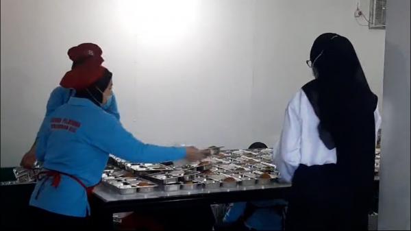 Dimulai Hari Ini, Begini Suasana Dapur Makan Bergizi Gratis di Kebayunan Depok