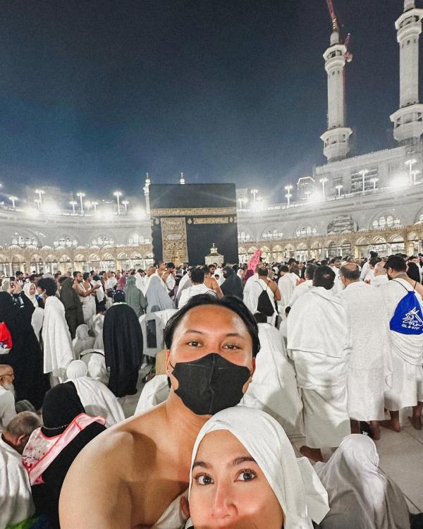 Mahalini berhijab saat Umrah di Tanah Suci. (Foto: Instagram)