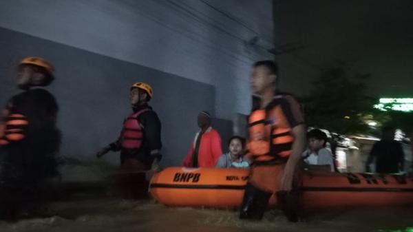 Banjir Bandang Landa Cirebon, Ketinggian Air Capai 1,5 Meter Rendam Ratusan Rumah