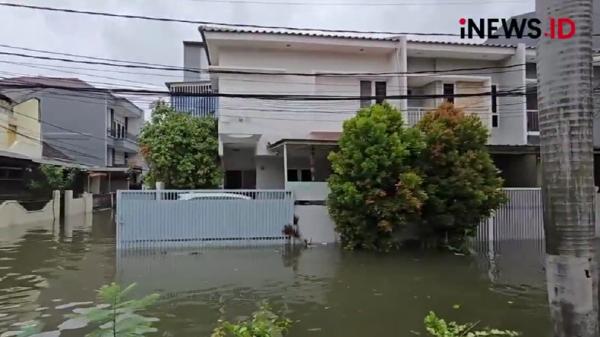 Banjir menggenang perumahan mewah di Kelapa Gading, Jakarta Utara, Rabu (29/1/2025). (Foto: iNews)