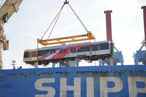 Penampakan KRL baru dari CRRC Qingdao Sifang saat tiba di Indonesia pada, Jumat (31/1/2025). (Foto: Dok. KAI Commuter)