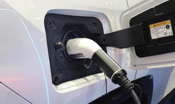 Setelah TransJakarta, Pemerintah Dorong Angkot Pakai Kendaraan Listrik