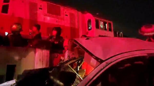 Kronologi Mobil Rombongan Pelayat Tertabrak Kereta Api di Surabaya, Mati Mesin di Rel