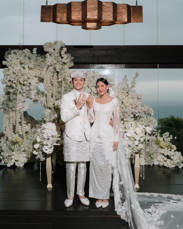 Angga dan Shenina menikah Instagram)