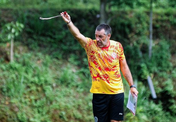 Ditahan PSM Makassar, Pelatih Arema Murka Sebut Kelemahan Timnya