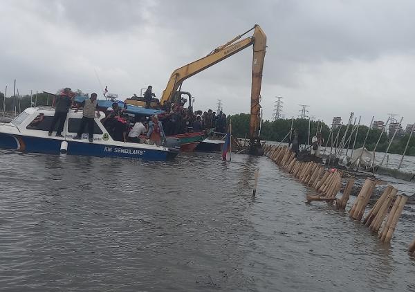 Pagar Laut Bekasi Dibongkar Imbas Tak Berizin, KKP: PT TRPN Siap Dikenakan sanksi
