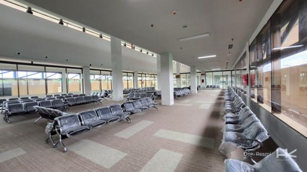 Bandara VVIP IKN 3 Ruang tunggu di Bandara VVIP IKN yang masih ditutup plastik. (Foto: Dok. Hutama Karya)