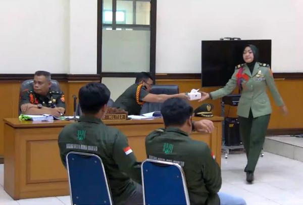 Sambil Menangis, Anak Bos Rental Mobil Beri Kesaksian di Pengadilan Militer