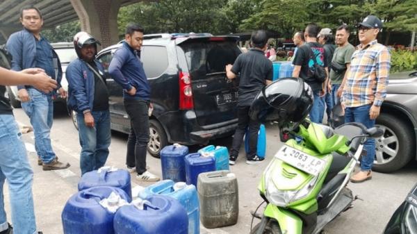 Razia Miras di Leuwipanjang Bandung, Ribuan Botol Minuman Impor Ilegal Disita