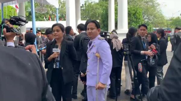 Momen Bupati Trenggalek Datang Dilantik ke Istana Pakai Tongkat: Ini Acara Bersejarah