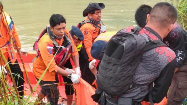 Identitas 14 Korban Tewas Truk Terjun ke Sungai di Pelalawan, Dewasa hingga Anak-Anak