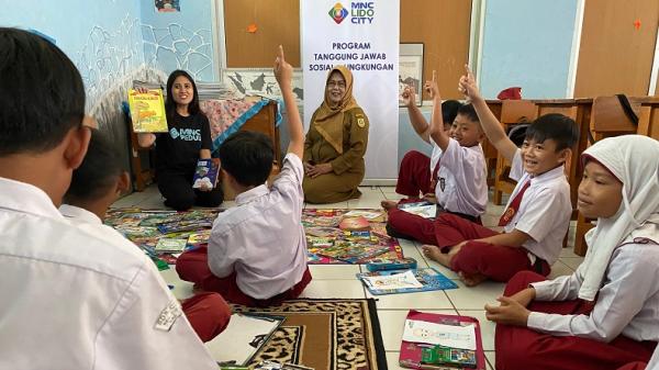 MNC Peduli dan MNC Land Berikan Buku Cerita ke SDN Ciletuh Wates Jaya Bogor