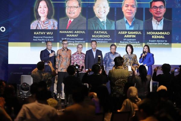Foto bersama usai diskusi panel dalam rangka Rakernas Aspebindo di Park Hyatt, Jakarta, Kamis (27/2/2025). (Foto: iNews Media Group/Aldhi Chandra Setiawan)