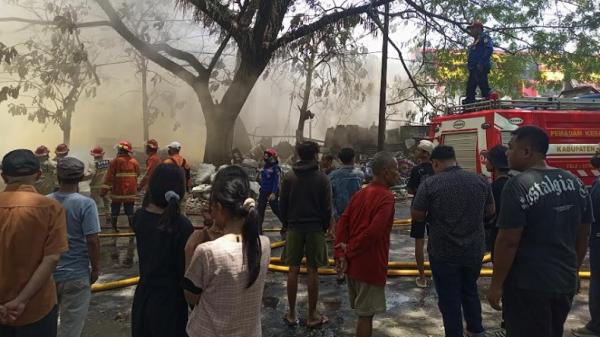 Kebakaran Hebat di Bantul, Gudang Barang Bekas Hangus Dilalap Api