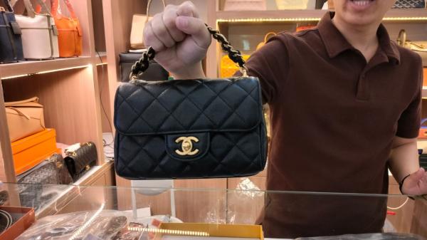 Salah satu tipe tas branded yang banyak diincar  Gen Z untuk Lebaran 2025. (Foto: Naswa Amirah)