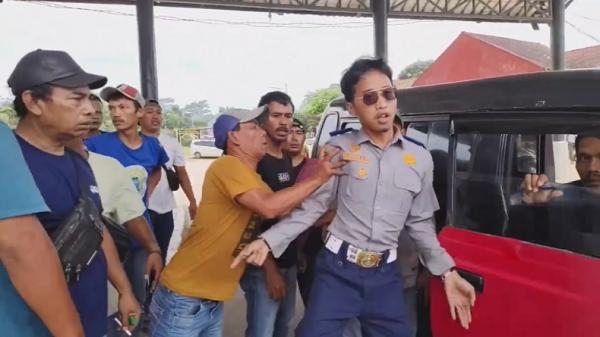Keributan di Terminal Tarogong, Petugas Dishub Jadi Sasaran Kemarahan Sopir Elf