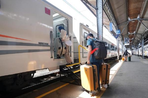 Pemerintah Gelontorkan Rp940 Miliar untuk Diskon Tiket Kereta Api hingga Pesawat