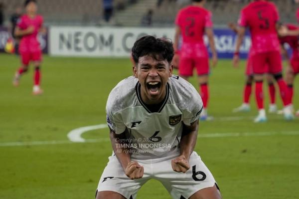 Gelandang Timnas Indonesia U-17 Evandra Florasta Gelandang Timnas Indonesia U-17 Evandra Florasta merayakan golnya ke gawang Korea Selatan di Piala Asia U-17 2025, Jumat (4/4/2025). (Foto: PSSI)