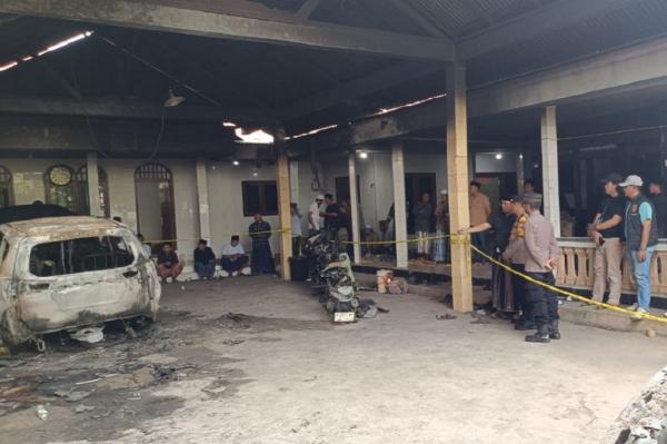 4 Kendaraan Warga Sampang Terbakar Misterius, Kapolres Pimpin Langsung Olah TKP