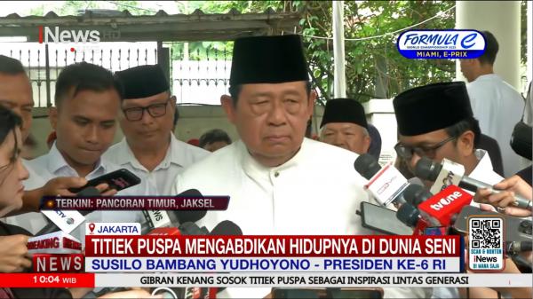 SBY Melayat ke Titiek Puspa SBY hadir melayat ke rumah duka Titiek Puspa. (Foto: Youtube)
