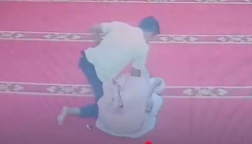 Pria Pakai Mukena Salat di Saf Wanita Masjid Mataram Ternyata Mahasiswa, Ini Motifnya