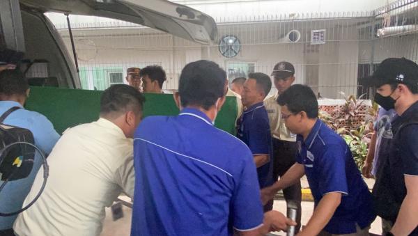 Detik-Detik Jenazah Hotma Sitompul Dibawa ke Rumah Duka di Antasari Jaksel