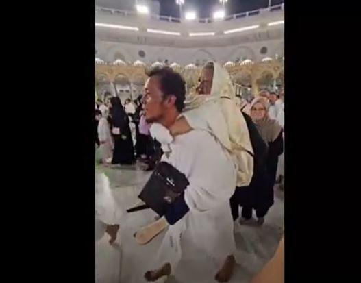 anak_gendong_ibu_tawaf anak_gendong_ibu_tawaf