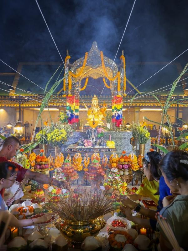 PIK WAISAK Merayakan Hari Raya Waisak di PIK. (Foto: Istimewa)