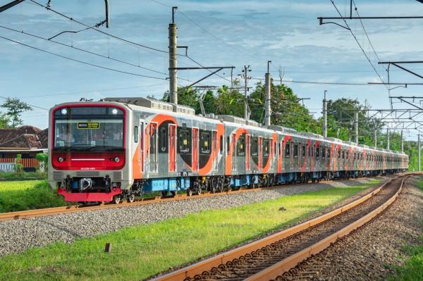 KAI Commuter Operasikan 2 Rangkaian KRL Baru Buatan INKA di Lintas Bogor