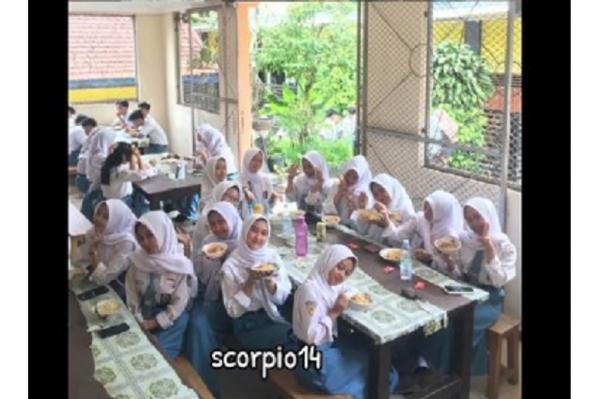Seru! Momen Evandra Florasta Traktir Teman Sekelas di Malang usai Lolos Piala Dunia U-17