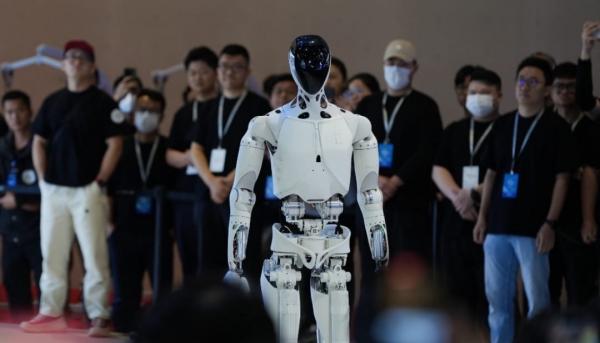 Xpeng Pamer Robot Humanoid Bisa Bicara dan Berjalan Halus seperti Manusia