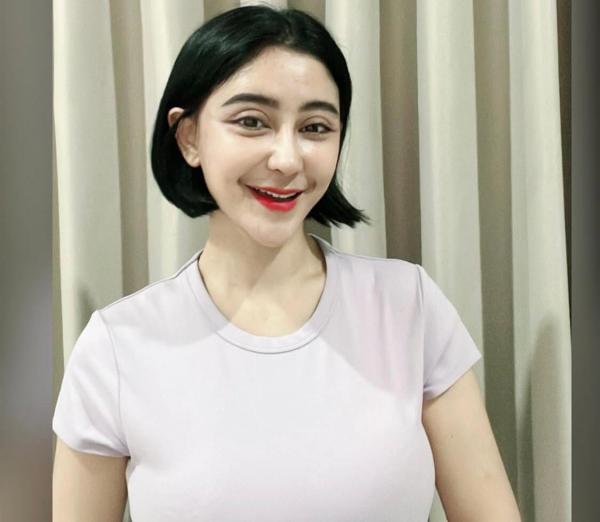 Wajah Uut Permatasari Instagram)