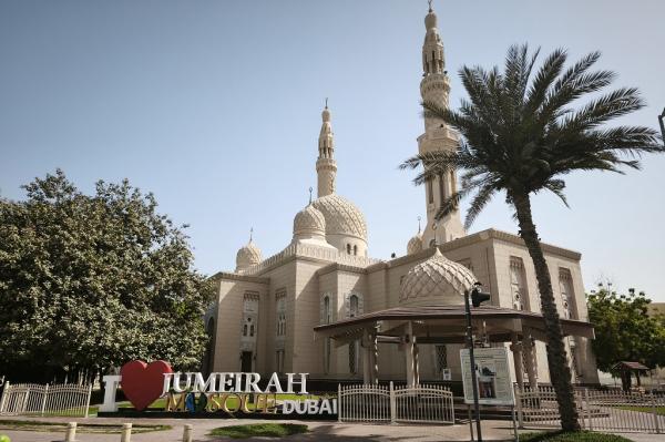 Masjid Jumeirah Dubai, UEA. Masjid ini terbuka bagi non-Muslim dan simbol keterbukaan dan dialog lintas budaya. (iNews.id/Maria Christina Malau)