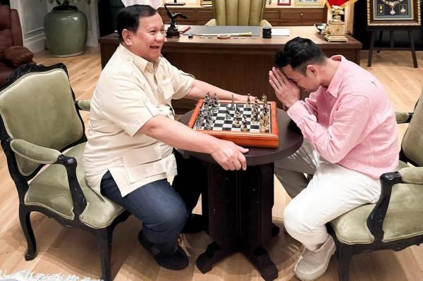 Main Catur Bareng Prabowo, Raffi Ahmad Puji Setiap Gerakan Penuh Strategi