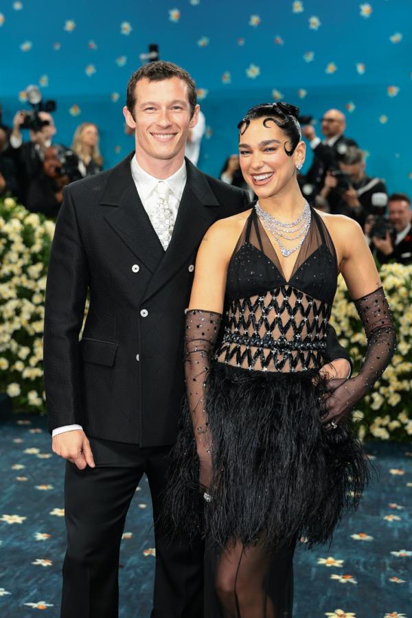 Dua Lipa dan Callum Turner X)
