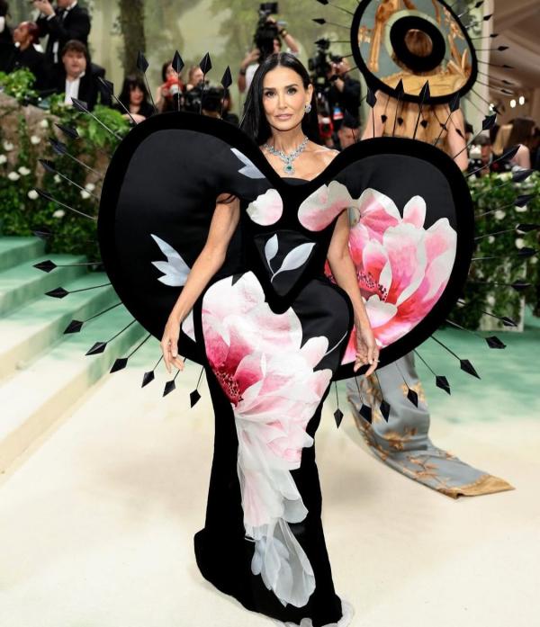 Demi Moore di Met Gala Instagram)