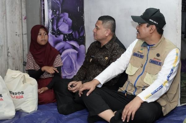 Mensos Kunjungi Rumah Naila, Calon Siswa Sekolah Rakyat yang Bikin Presiden Terharu