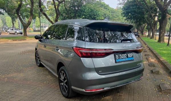 Desain Belakang BYD M6