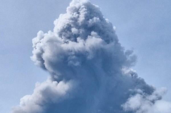 Gunung Marapi Meletus Hari Ini Disertai Dentuman Keras, Kolom Abu Capai 1,6 Km 