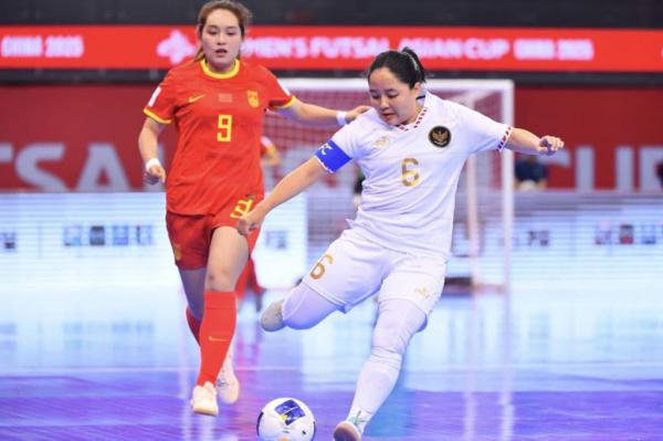 Timnas Futsal Putri Indonesia Timnas Futsal Putri Indonesia kalah 0-6 dari tuan rumah China pada perempat final Piala Asia Futsal Wanita 2025, Selasa (13/5/2025). (Foto: FFI)